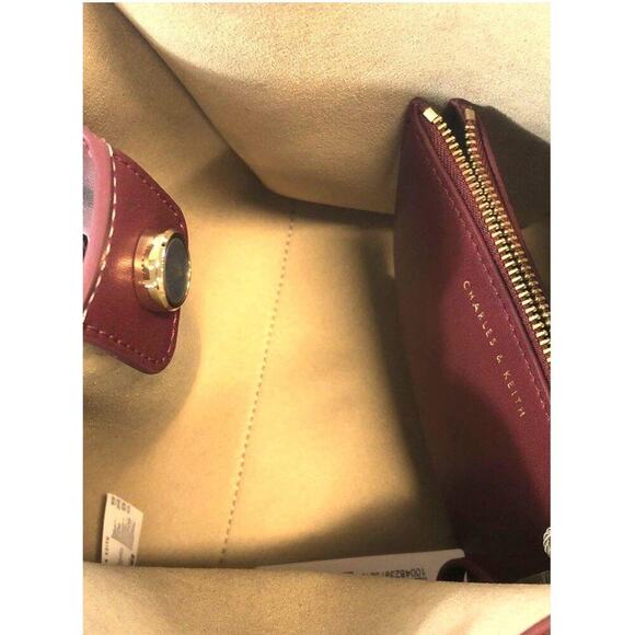 Charles & Keith Women's Maroon/Burgundy‎ Shoulder Bag W/ Drawstring - Picture 6 of 6